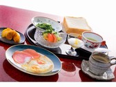 【朝食】天然酵母のこだわり食パンの洋朝食　ハムエッグかスクランブルエッグをお選び頂けます。