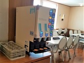 [HOTEL AZ　福岡八女店] AZ cafe-Shidaka-　店内　ドリンクバー